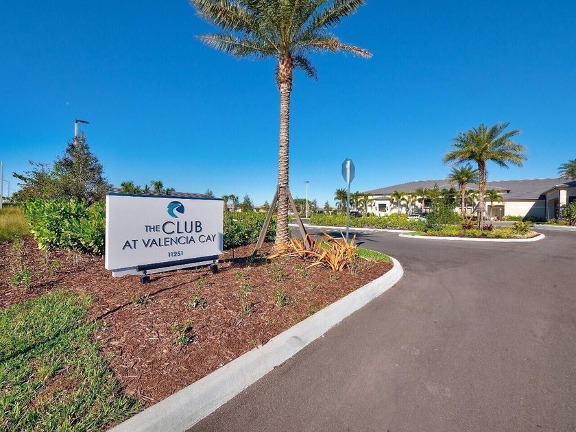 Welcome to this extensively upgraded 2-bedroom plus den, 2 1/2 - photo 34