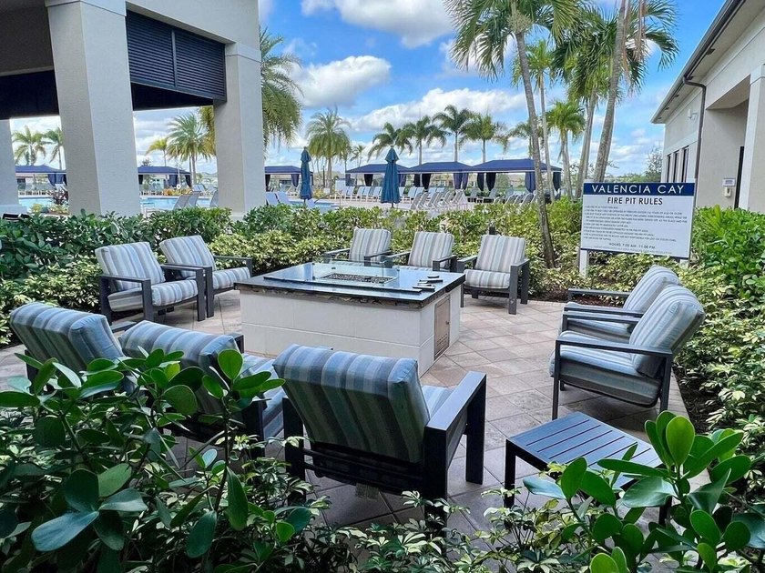 Welcome to this extensively upgraded 2-bedroom plus den, 2 1/2 - photo 48