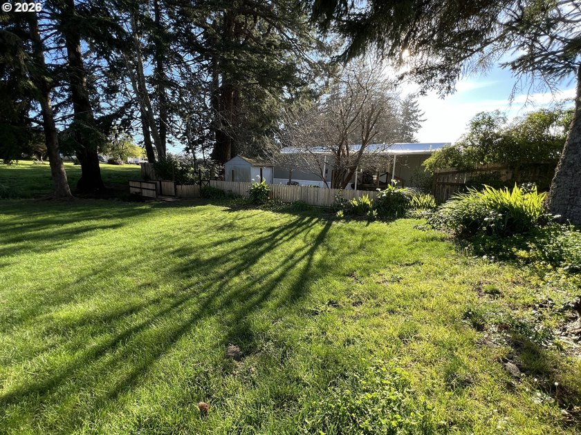 16126 Gustafson offers a warm and inviting slice of Oregon - photo 4