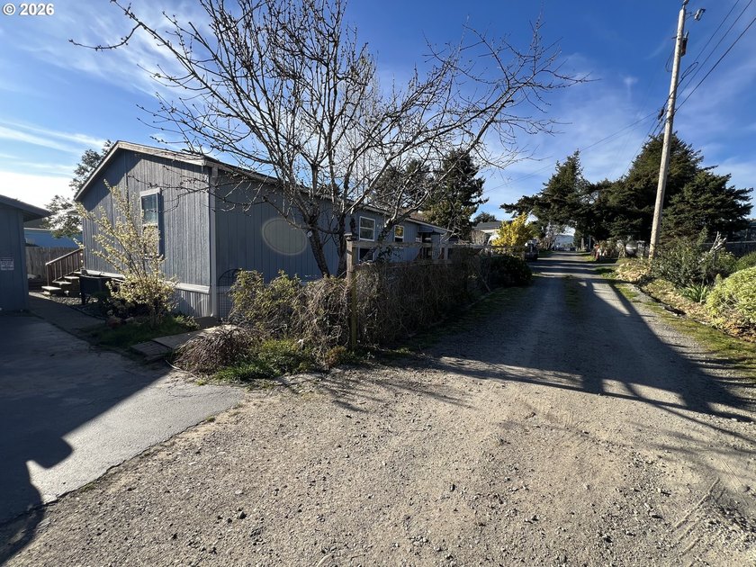 16126 Gustafson offers a warm and inviting slice of Oregon - photo 6