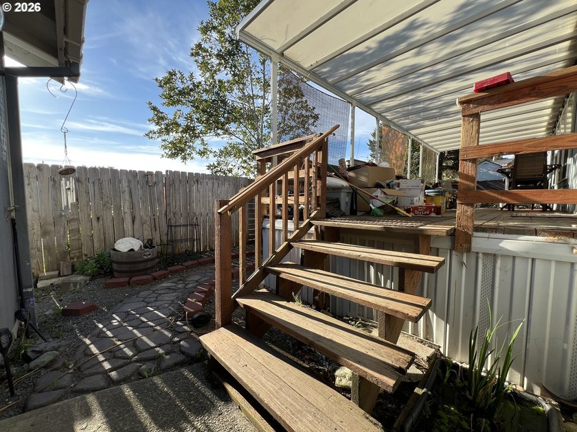 16126 Gustafson offers a warm and inviting slice of Oregon - photo 10