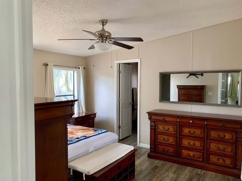 Charming 2 bedroom, 2 bath, 1989 double-wide mobile home is - photo 17
