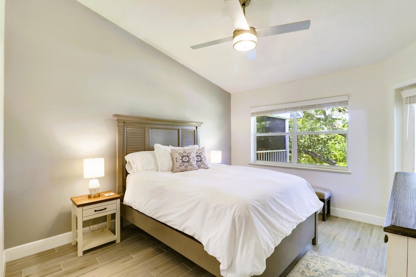 Truly a secret hideaway!! This quaint community of 30 Key West - photo 17