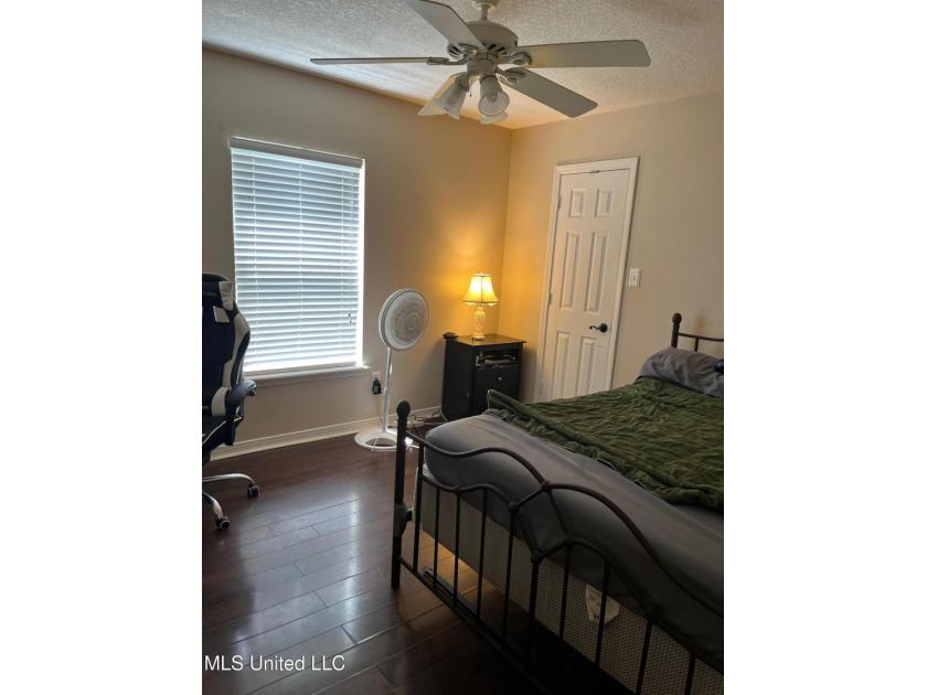 GREAT NEIGHBORHOOD,NICE HOME-TENANT ON MONTH TO MONTH,GOOD FLOOR - photo 10