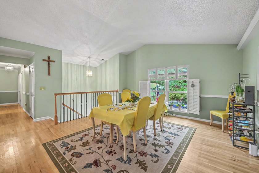 This spacious approximately 3,600-square-foot split-level home - photo 3