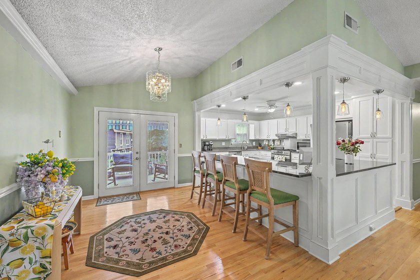 This spacious approximately 3,600-square-foot split-level home - photo 5