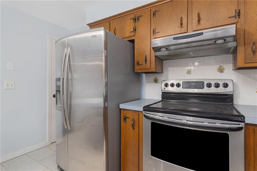 Welcome to 350 Essex Road in North Kingstown. This - photo 7