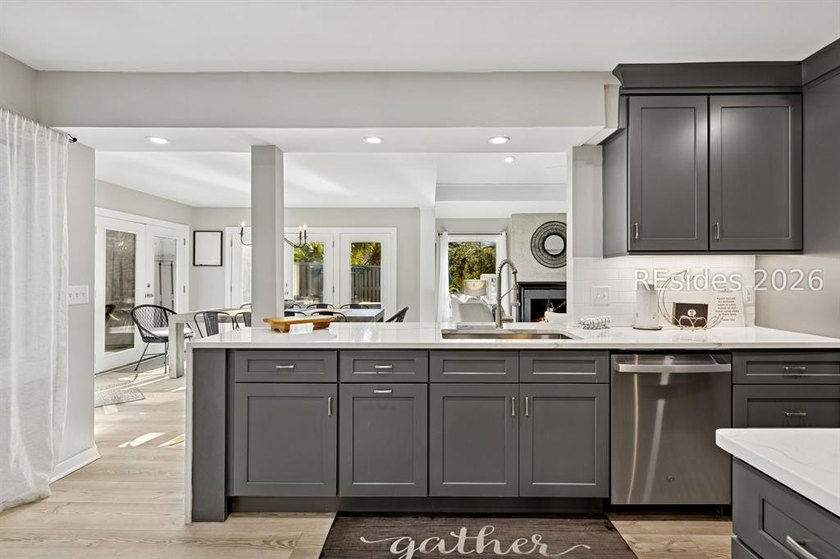 Located in the heart of Harbour Town within Sea Pines, this - photo 15