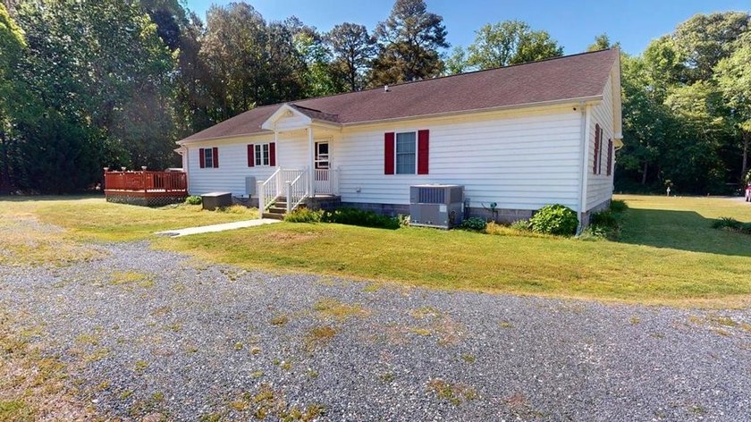 Welcome this well-maintained ranch-style home offering comfort - photo 12