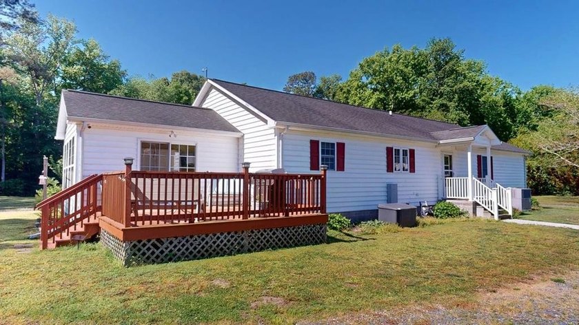 Welcome this well-maintained ranch-style home offering comfort - photo 14