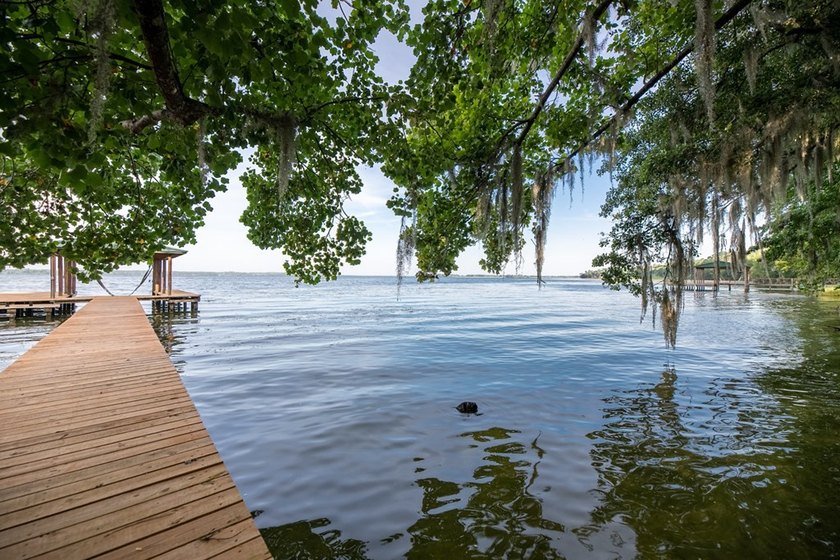 Nestled on the widest, most breathtaking expanse of Lake - photo 3