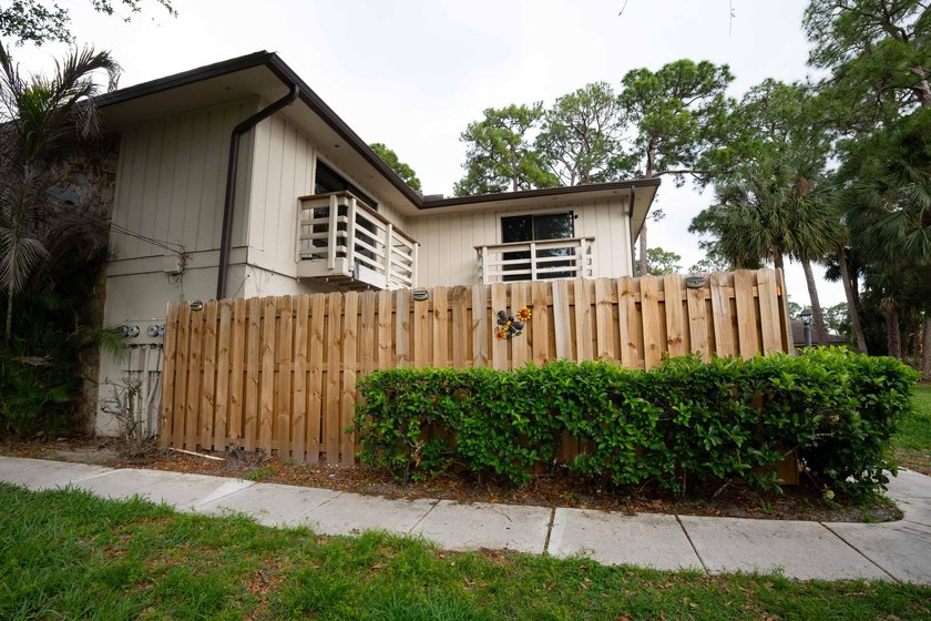 Located in a quiet, well kept community with quick access to - photo 2