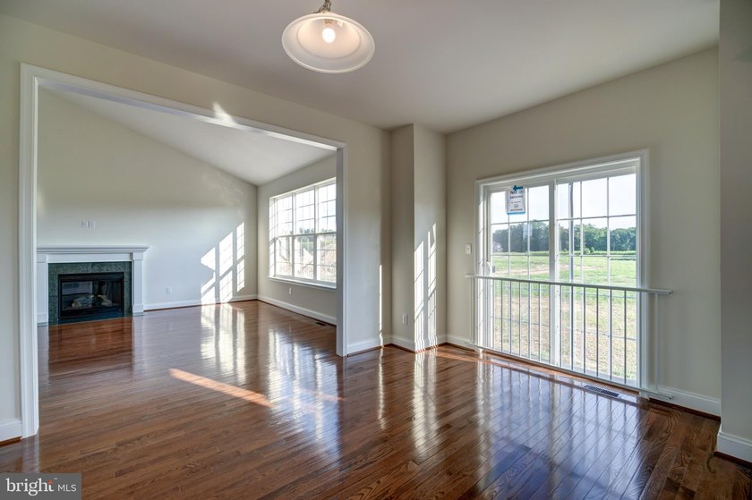 The Legend features a 1st-floor owner suite with a grand - photo 21