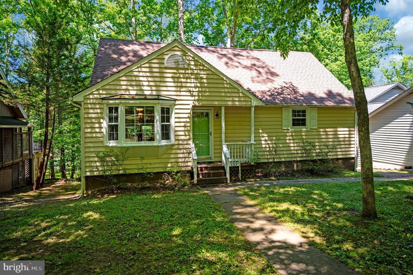 Welcome home to 139 Larkspur Lane, a waterfront retreat on - photo 3