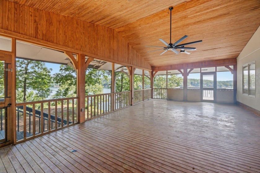 Smith Lake (Rock Creek) A fully renovated lake cottage on a nice - photo 15