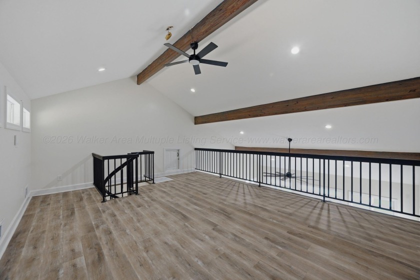 Smith Lake (Rock Creek) A fully renovated lake cottage on a nice - photo 26