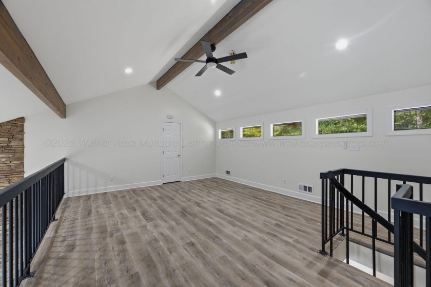 Smith Lake (Rock Creek) A fully renovated lake cottage on a nice - photo 27