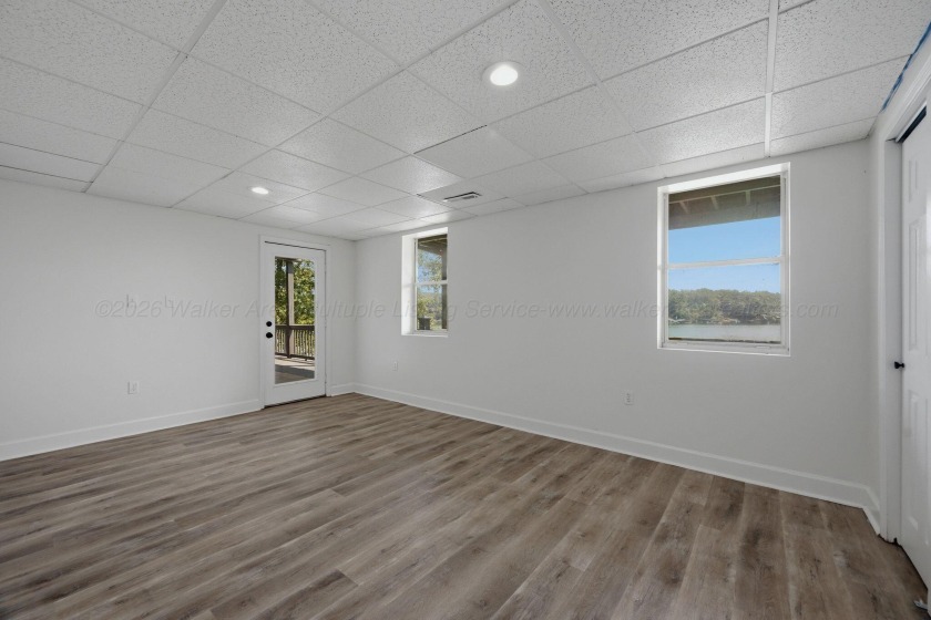 Smith Lake (Rock Creek) A fully renovated lake cottage on a nice - photo 35
