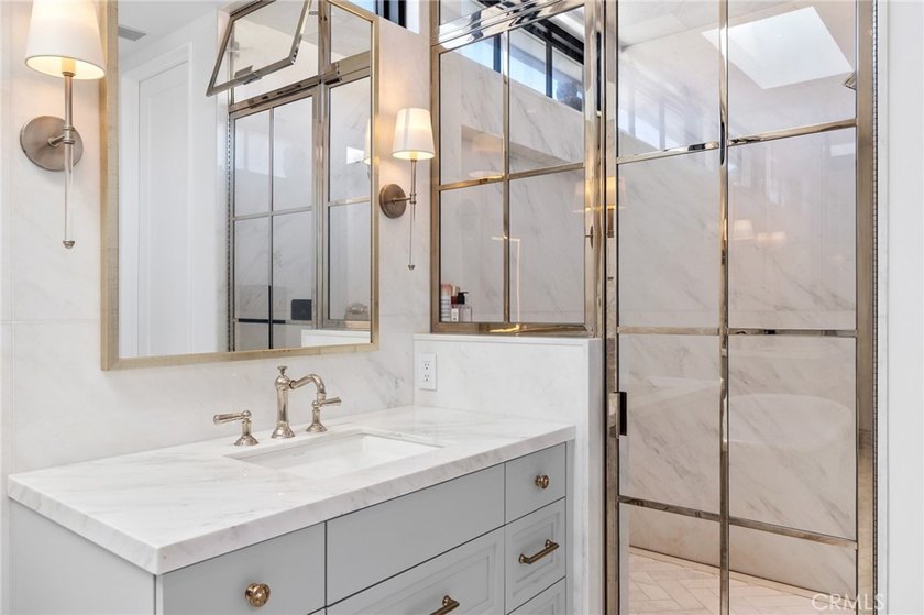 This fully furnished rental is available for the months of - photo 42