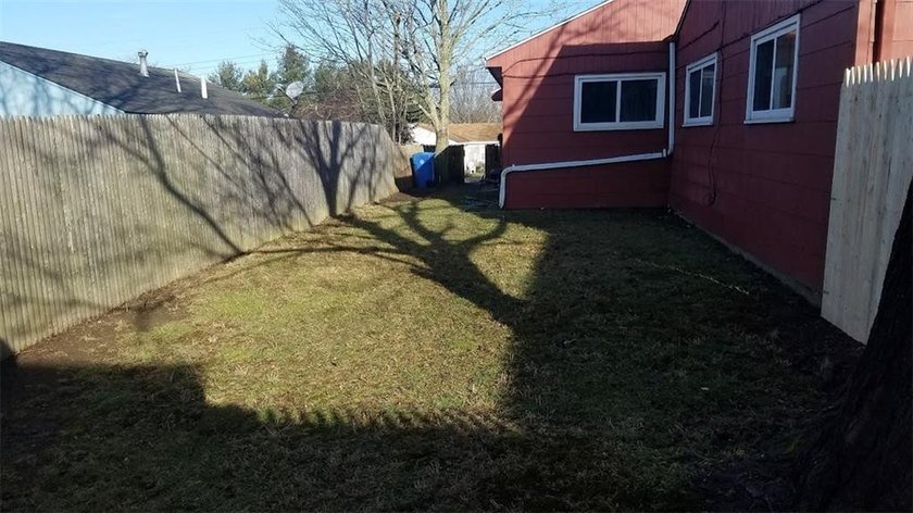 This side-by-side duplex, situated on a desirable corner lot in - photo 9