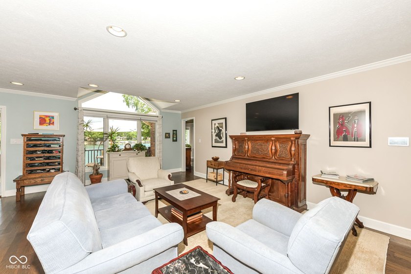 Lake front living in a low maintenance condo, that comes with - photo 5
