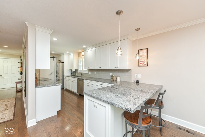 Lake front living in a low maintenance condo, that comes with - photo 10