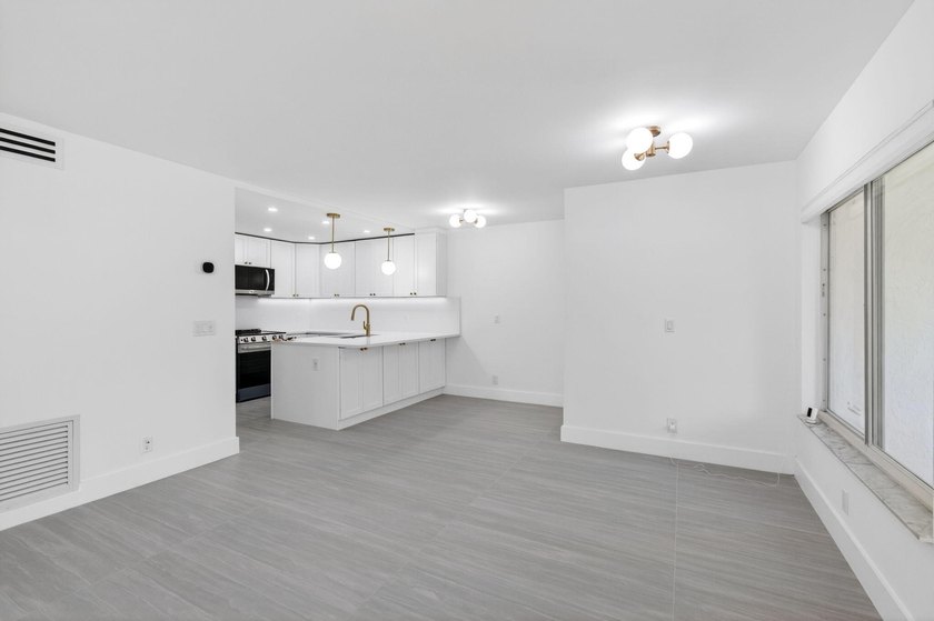 Fully Remodeled &amp; Move-In Ready! This stunning, fully renovated - photo 12