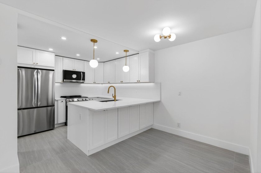 Fully Remodeled &amp; Move-In Ready! This stunning, fully renovated - photo 13
