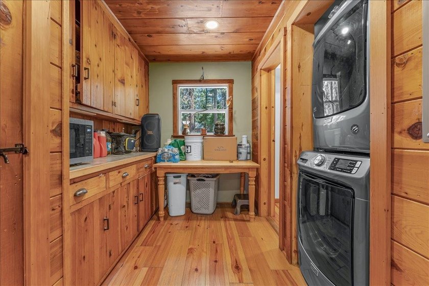 Discover classic Tahoe charm at this inviting 2-bedroom, 2 - photo 13