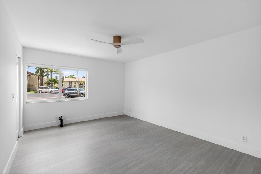 Fully Remodeled &amp; Move-In Ready! This stunning, fully renovated - photo 22