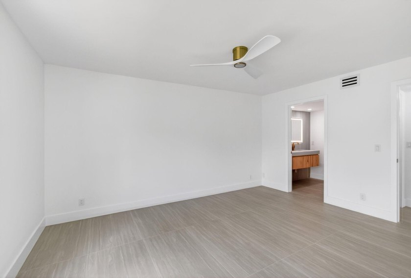 Fully Remodeled &amp; Move-In Ready! This stunning, fully renovated - photo 24