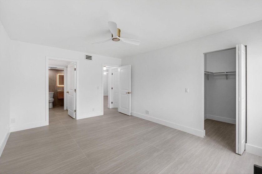 Fully Remodeled &amp; Move-In Ready! This stunning, fully renovated - photo 25