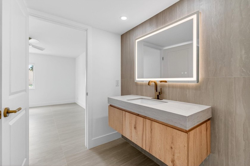 Fully Remodeled &amp; Move-In Ready! This stunning, fully renovated - photo 27