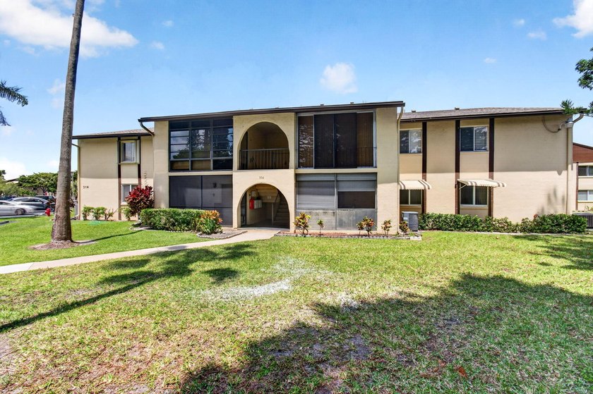 Fully Remodeled &amp; Move-In Ready! This stunning, fully renovated - photo 37
