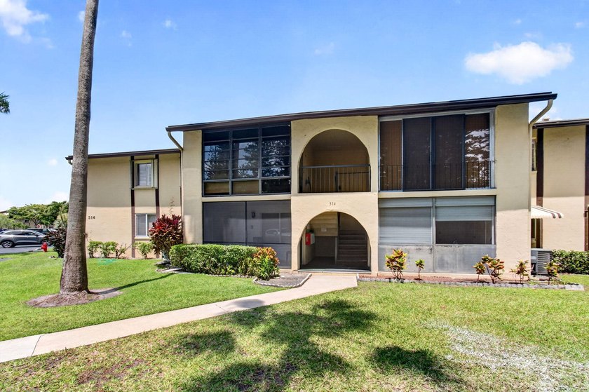 Fully Remodeled &amp; Move-In Ready! This stunning, fully renovated - photo 38