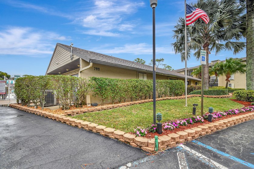 Fully Remodeled &amp; Move-In Ready! This stunning, fully renovated - photo 40