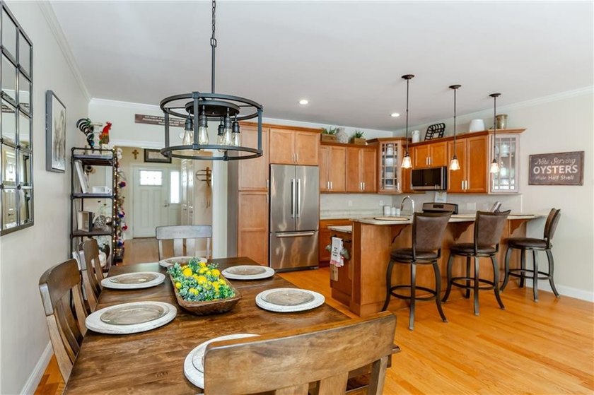 Immaculate and turnkey, this exceptional condominium offers - photo 6