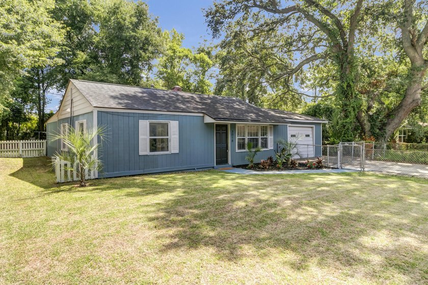 NEWLY REMODELED HOME WITH TWO GARAGES!Welcome to this charming - photo 3