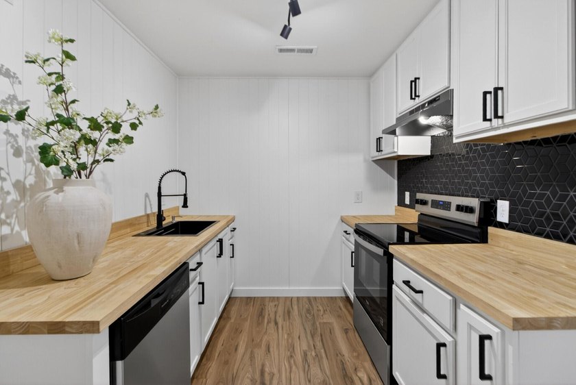 NEWLY REMODELED HOME WITH TWO GARAGES!Welcome to this charming - photo 8