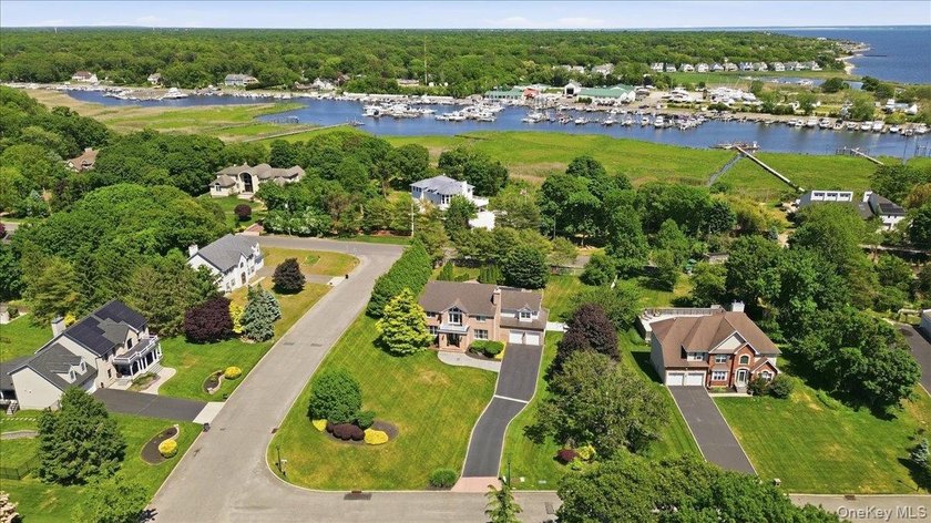 Welcome to 2 Mercedes Court, a beautifully maintained Colonial - photo 45