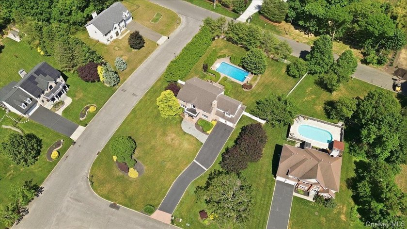 Welcome to 2 Mercedes Court, a beautifully maintained Colonial - photo 49