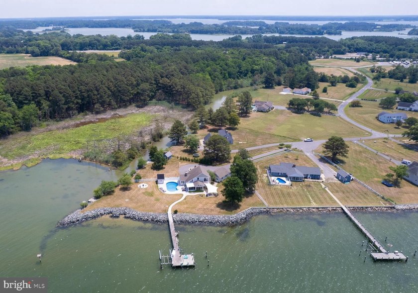 Welcome to Your Eastern Shore Waterfront Paradise! Nestled along - photo 3