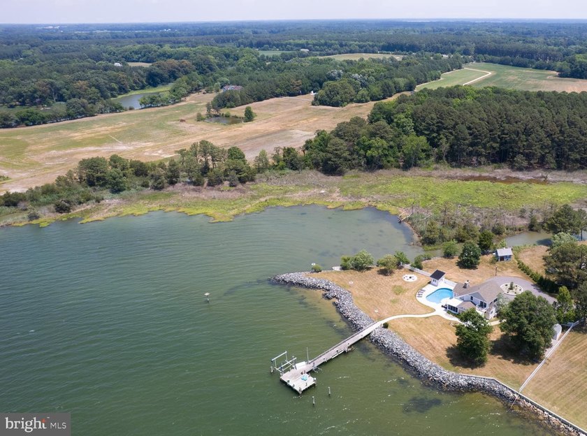 Welcome to Your Eastern Shore Waterfront Paradise! Nestled along - photo 4
