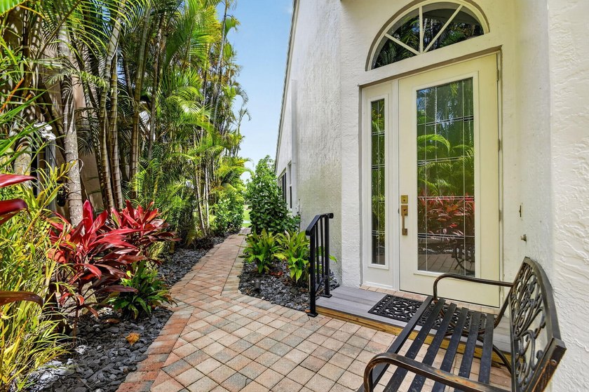 Get ready for Extraordinary! This Decorator/Designer Renovated - photo 9