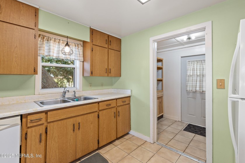 This immaculate and well loved lake home with additional cottage - photo 10