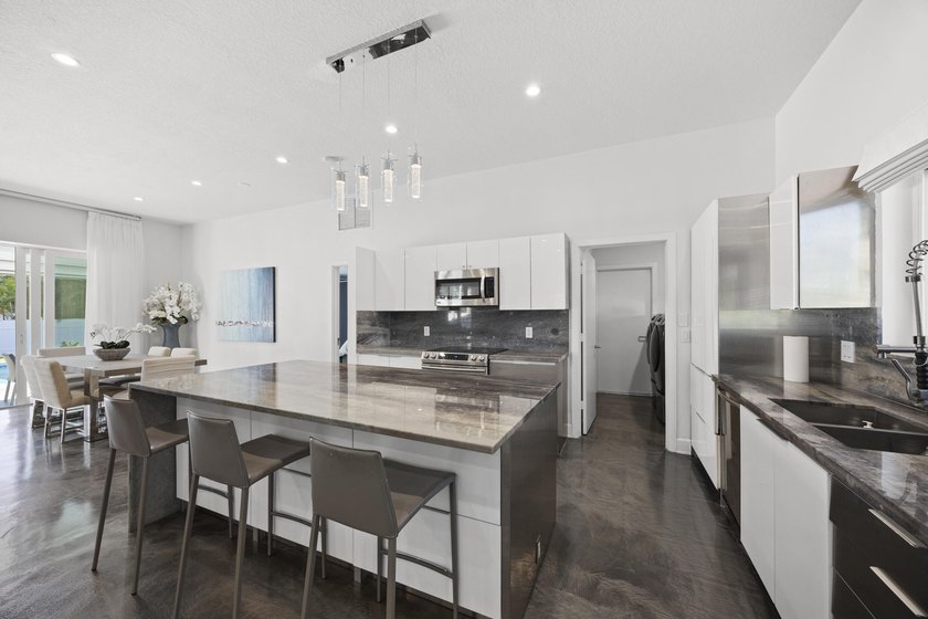 Great investment property tenant in place. Beautifully renovated - photo 18