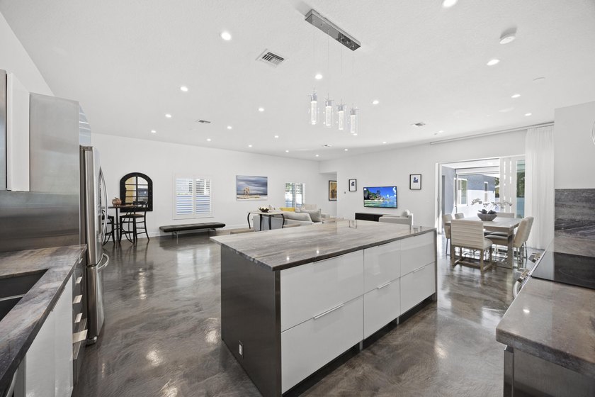 Great investment property tenant in place. Beautifully renovated - photo 20