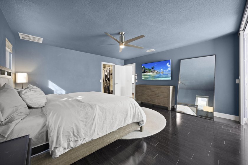 Great investment property tenant in place. Beautifully renovated - photo 25