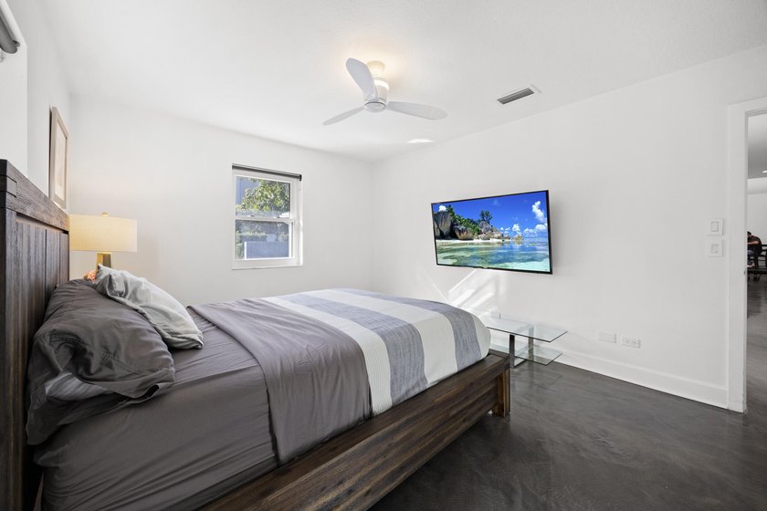Great investment property tenant in place. Beautifully renovated - photo 28