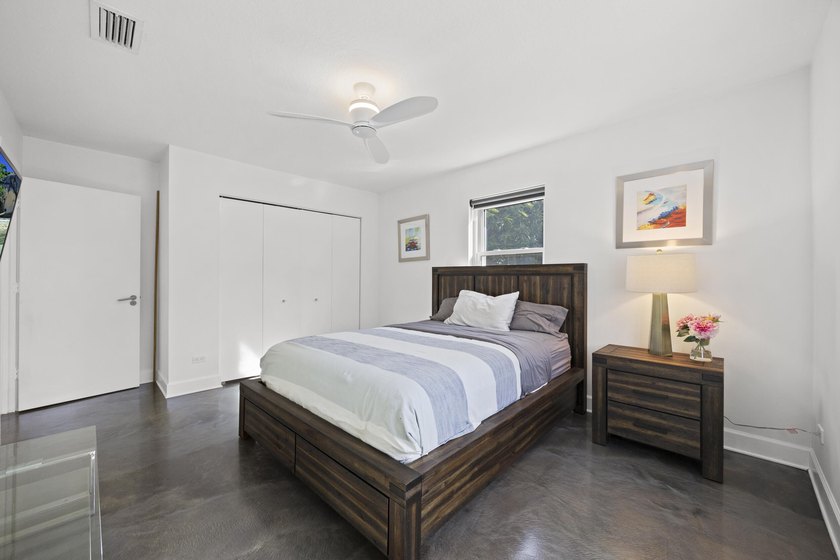 Great investment property tenant in place. Beautifully renovated - photo 30